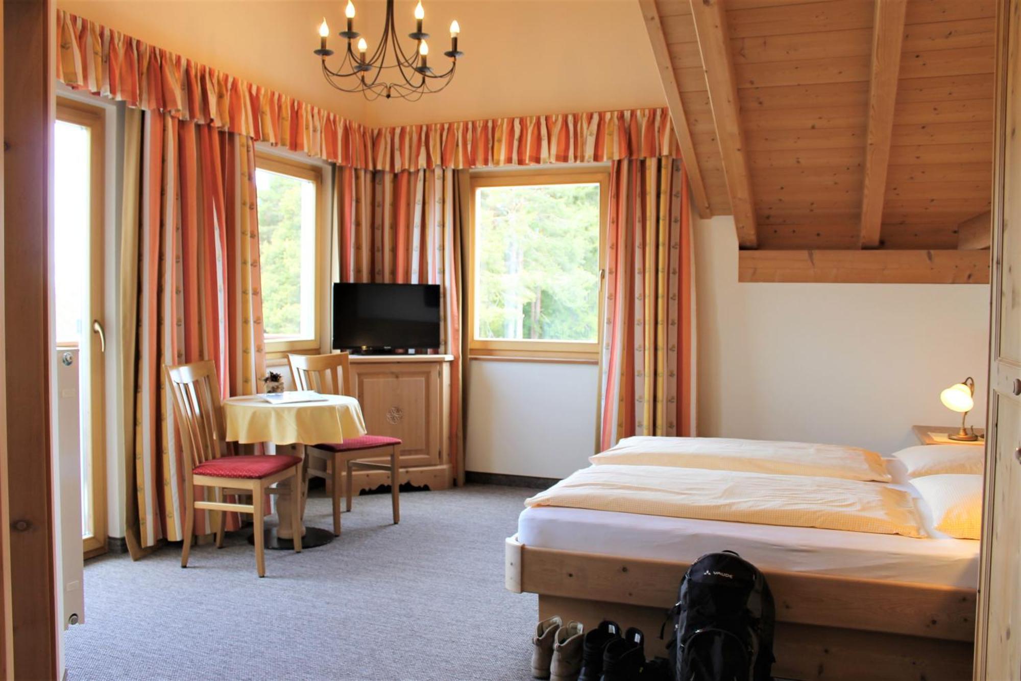 Hotel Landgasthof Laerchenwald Collepietra  Esterno foto